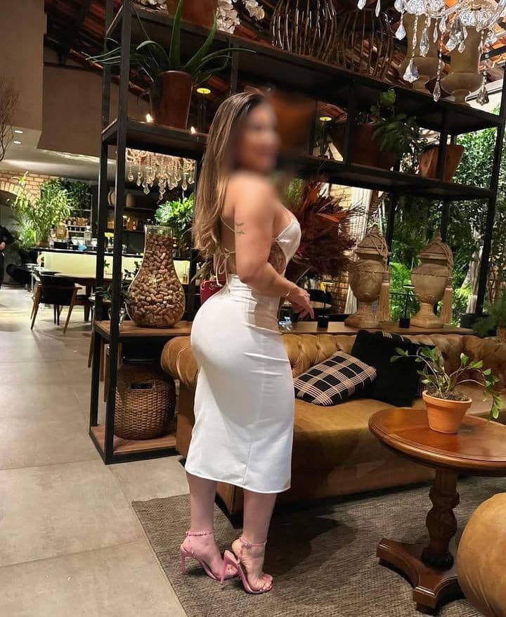 Hellen, massoterapeuta especializada em massagem tântrica e Nuru em Campinas